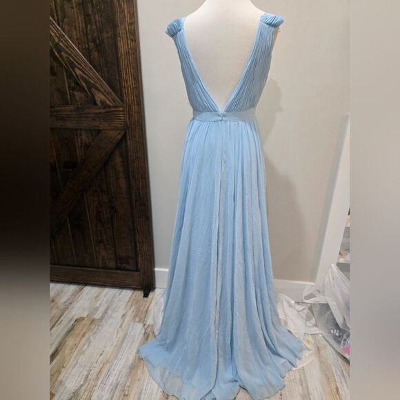 Mac Duggal 55321 Pleated Chiffon Sleeveless V-Neck Gown NWOT size 2 Powder Blue - Picture 5 of 7